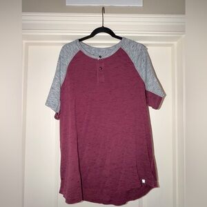 American Eagle Outfitters Men's Two-Tone Raglan Henley - Burgundy & Gray